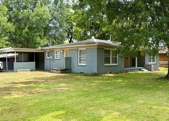 Property at 1600 Irwin Ln, Sulphur Springs, TX 75482, 3 beds, 2 baths