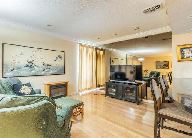 Property at 512 E Avenue J Unit A, Grand Prairie, TX 75050, 2 beds, 2.5 baths