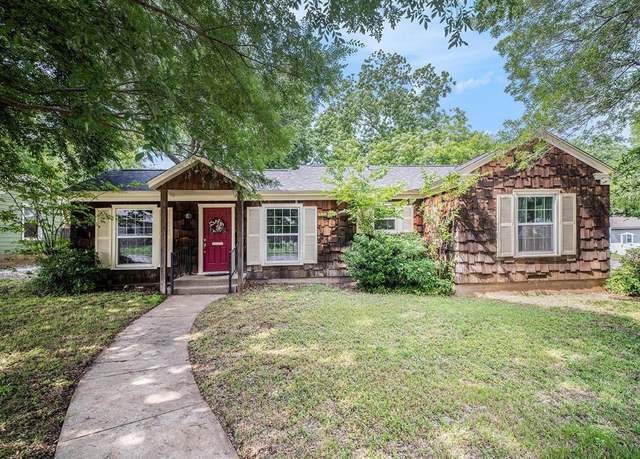 Property at 702 W Simmons St, Weatherford, TX 76086, 2 beds, 1 bath