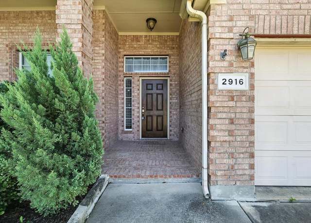 Property at 2916 Red Wolf Dr, Fort Worth, TX 76244, 4 beds, 3 baths