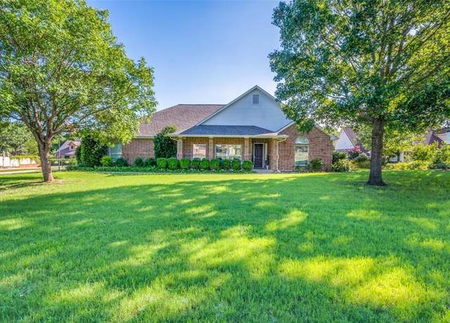 Property at 8108 Oak Creek Ln, Denton, TX 76208, 4 beds, 3.5 baths