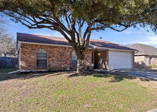 Property at 618 Live Oak Dr, Mansfield, TX 76063, 3 beds, 2 baths