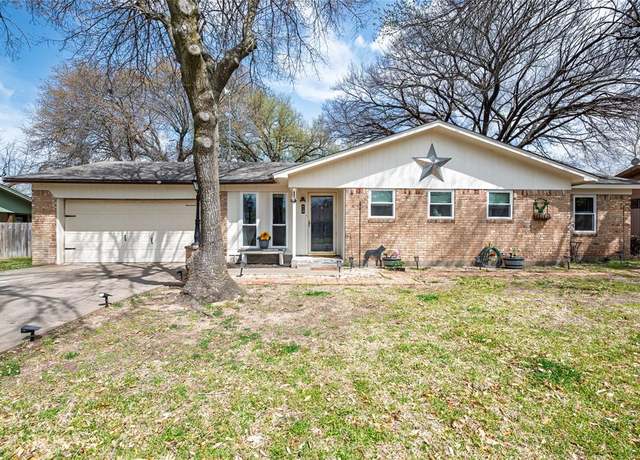 Property at 810 S Avenue O, Clifton, TX 76634, 3 beds, 2 baths