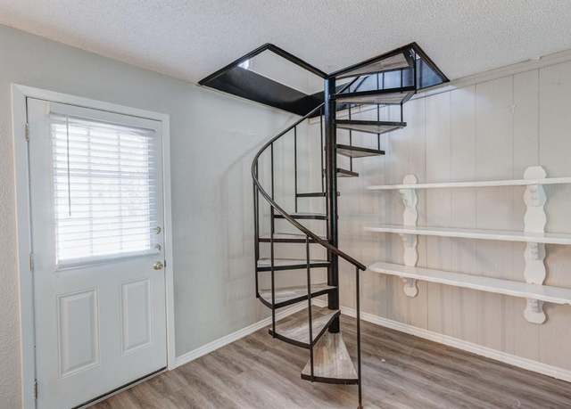 Property at 5742 Marina Dr, Garland, TX 75043, 3 beds, 2 baths