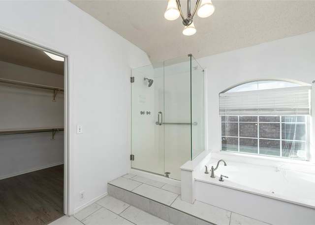 Property at 1224 Woodthorpe Dr, Mesquite, TX 75181, 5 beds, 2.5 baths