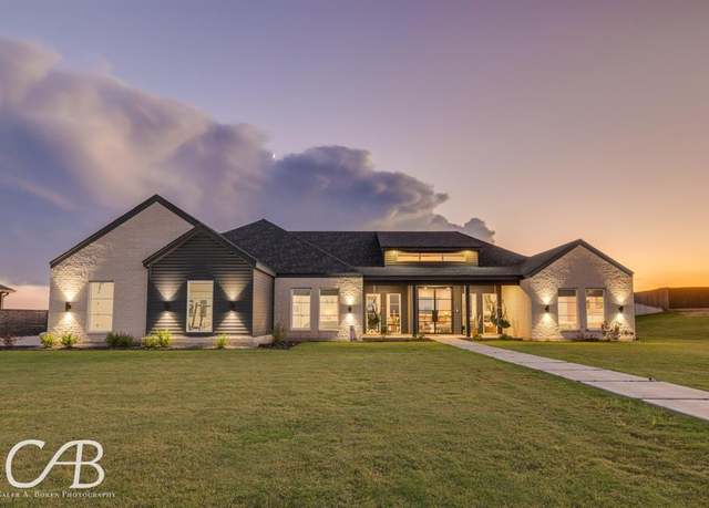Property at 218 Spring Gap Ave, Abilene, TX 79606, 4 beds, 2.5 baths