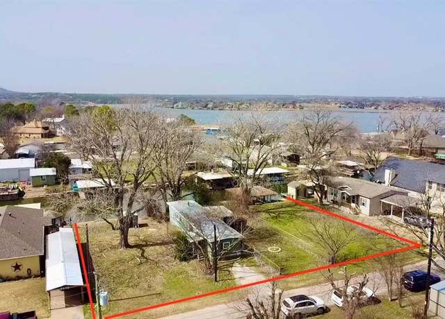 Property at 3412 Tahitian Ct, Granbury, TX 76048, 3 beds, 1.5 baths
