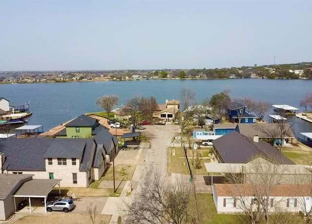 Property at 3412 Tahitian Ct, Granbury, TX 76048, 3 beds, 1.5 baths