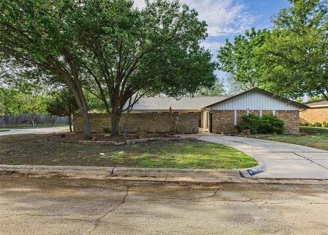 Property at 3701 Lawndale Ave, Fort Worth, TX 76133, 4 beds, 2 baths