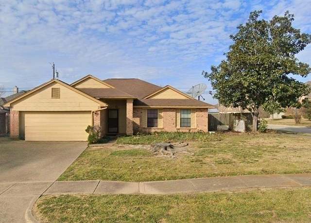 Property at 900 Blewitt, Cedar Hill, TX 75104, 3 beds, 2 baths