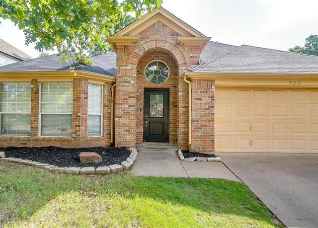 Property at 523 Deerwood Dr, Burleson, TX 76028, 4 beds, 2 baths