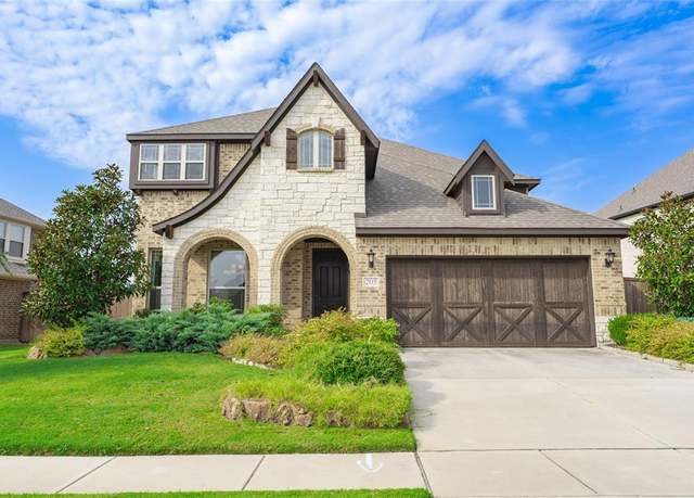 Property at 205 Oakcrest Dr, Justin, TX 76247, 5 beds, 3.5 baths