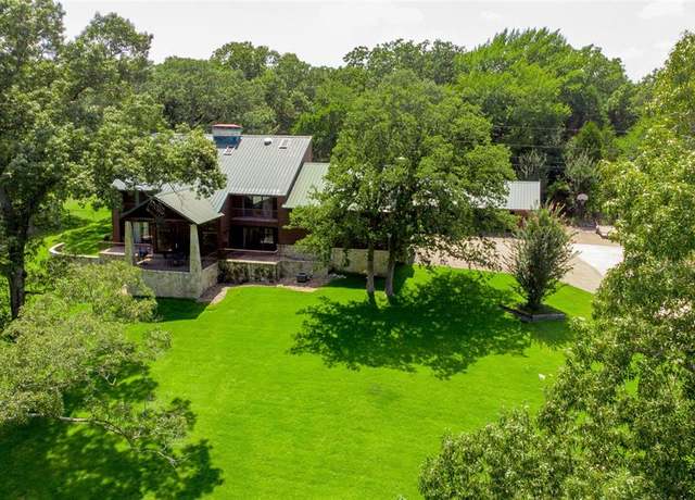 Property at 906 Valle Vista Dr, Athens, TX 75751, 4 beds, 4.5 baths