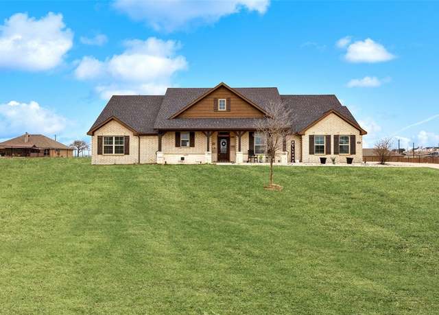Property at 2024 Pebblegate Dr, Weatherford, TX 76085, 4 beds, 2 baths