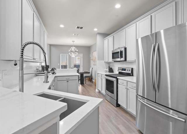Property at 3201 Bonsai Dr, Plano, TX 75093, 2 beds, 1.5 baths
