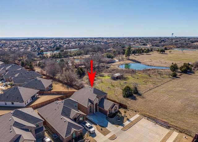 Property at 282 Shari Dr, Midlothian, TX 76065, 4 beds, 2.5 baths