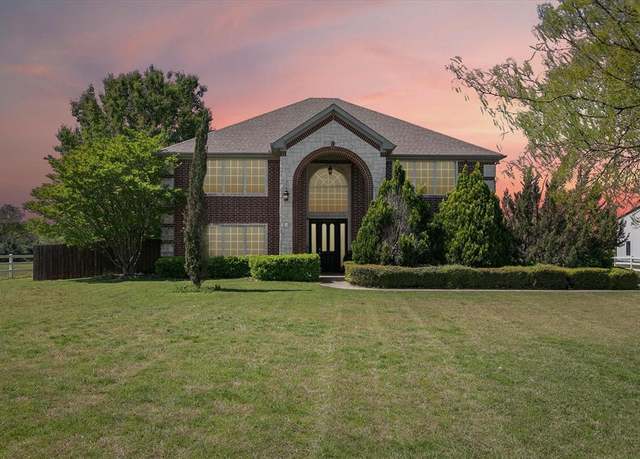 Property at 117 Lost Oak Dr, Azle, TX 76020, 5 beds, 2.5 baths