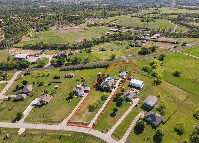 Property at 117 Lost Oak Dr, Azle, TX 76020, 5 beds, 2.5 baths