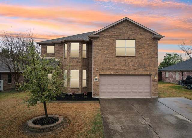 Property at 208 Wenrick Dr, Roanoke, TX 76262, 5 beds, 3 baths