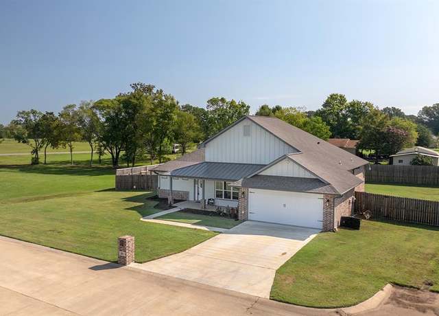 Property at 80 Chesterfield Cir, Texarkana, TX 75503, 4 beds, 3 baths