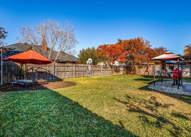Property at 318 Hopewell St, Grand Prairie, TX 75052, 3 beds, 2.5 baths