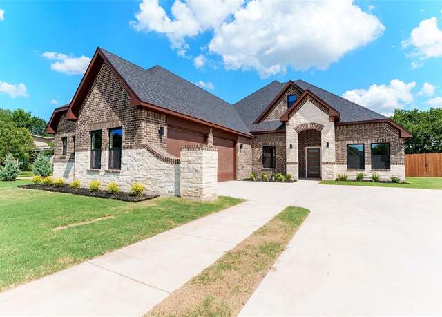 Property at 2013 Parker Pl, Corsicana, TX 75110, 4 beds, 2.5 baths