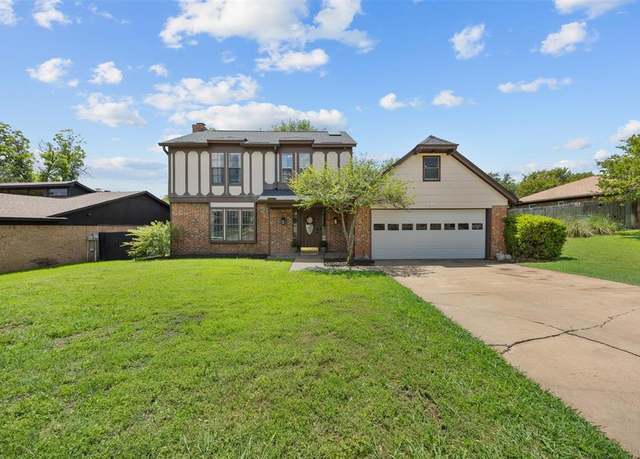 Property at 213 Covington Dr, Benbrook, TX 76126, 3 beds, 2.5 baths