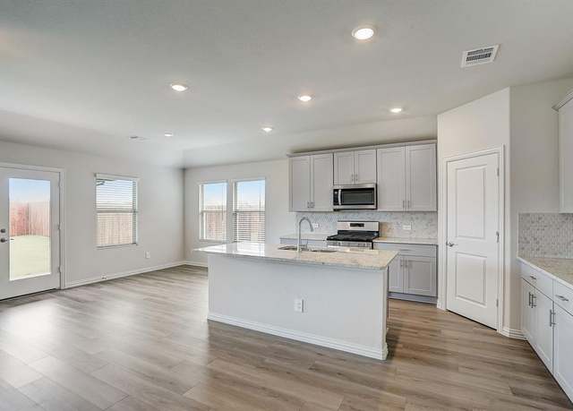 Property at 4017 Medina Dr, Farmersville, TX 75442, 4 beds, 3 baths