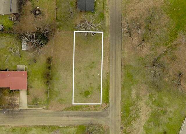 Property at 700 W Cash St, Mount Pleasant, TX 75455