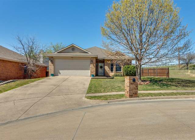 Property at 10400 January Cir, Benbrook, TX 76126, 3 beds, 2 baths