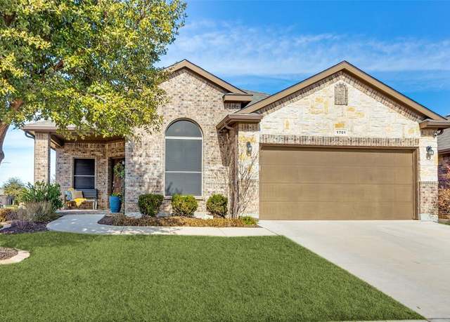 Property at 1701 Kachina Lodge Rd, Fort Worth, TX 76131, 4 beds, 2 baths