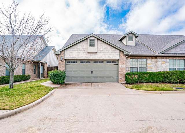 Property at 2231 Cobblestone Ct, Granbury, TX 76049, 3 beds, 2 baths