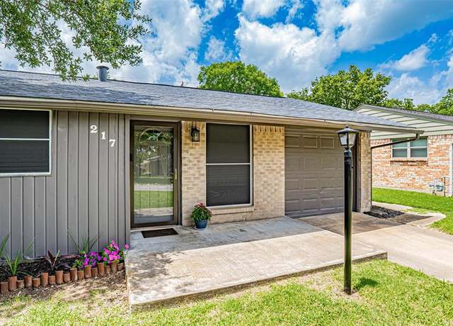 Property at 217 Wintercrest Rd, Burleson, TX 76028, 3 beds, 1 bath