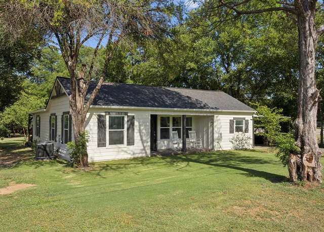 Property at 1213 Franklin St, Weatherford, TX 76086, 4 beds, 2 baths