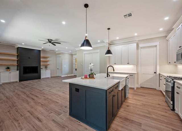 Property at 1054 Waters Edge Dr, Denison, TX 75020, 4 beds, 3.5 baths