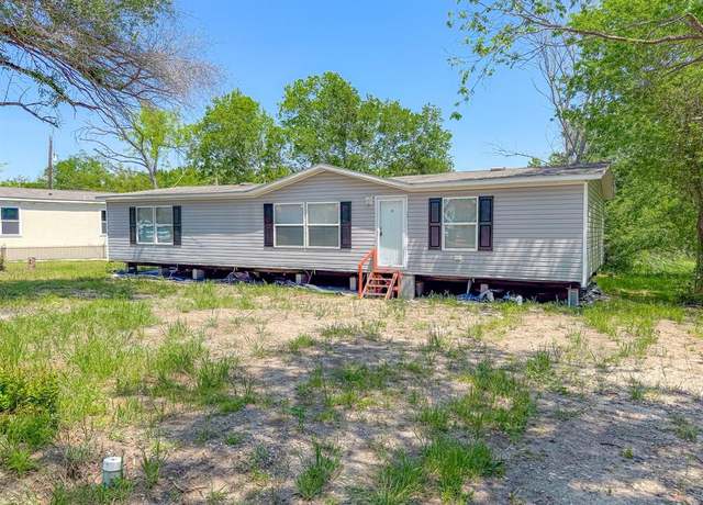 Property at 114 N Harding St, Mexia, TX 76667, 3 beds, 2 baths