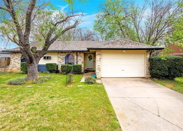 Property at 5332 Parkview Dr, Haltom City, TX 76148, 3 beds, 2 baths
