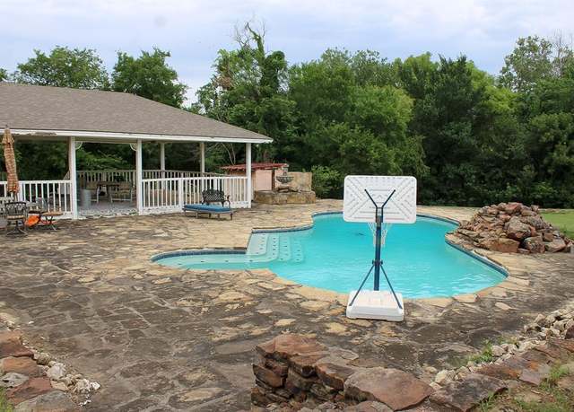 Property at 7650 Shade Tree Ln, Celina, TX 75009, 4 beds, 2.5 baths