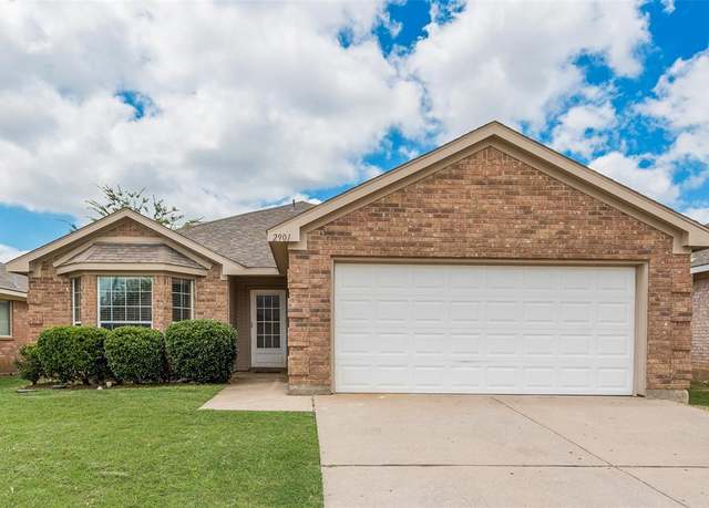 Property at 2901 Carolina Dr, Fort Worth, TX 76123, 3 beds, 2 baths