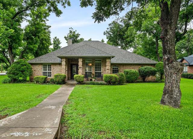 Property at 9426 S Longwood Dr, Granbury, TX 76049, 3 beds, 2 baths