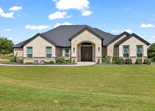 Property at 3036 Deer Ct, Weatherford, TX 76085, 3 beds, 2.5 baths