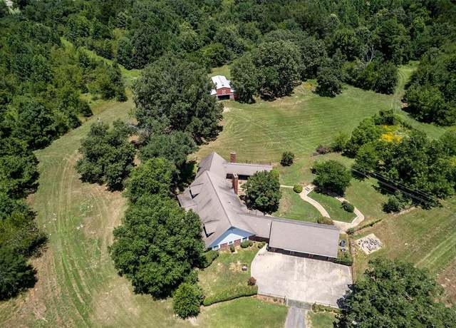 Property at 100 Inwood, Mineola, TX 75773, 5 beds, 4 baths