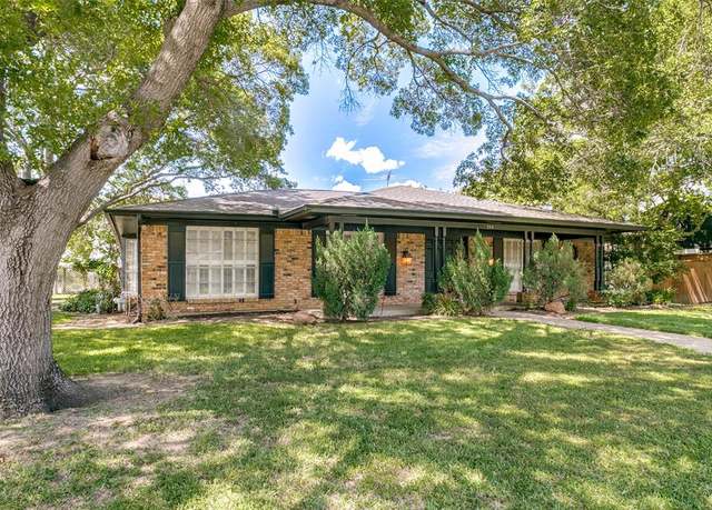 Property at 200 Shady Lake Dr, Hurst, TX 76054, 3 beds, 2.5 baths