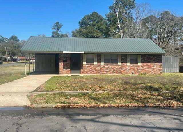 Property at 702 S Park Dr, Springhill, LA 71075, 3 beds, 2 baths