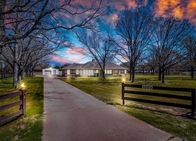Property at 1529 Meadow Way, Terrell, TX 75160, 3 beds, 2 baths