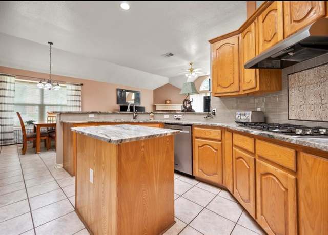 Property at 5 Churchill Ct, Mansfield, TX 76063, 4 beds, 2 baths