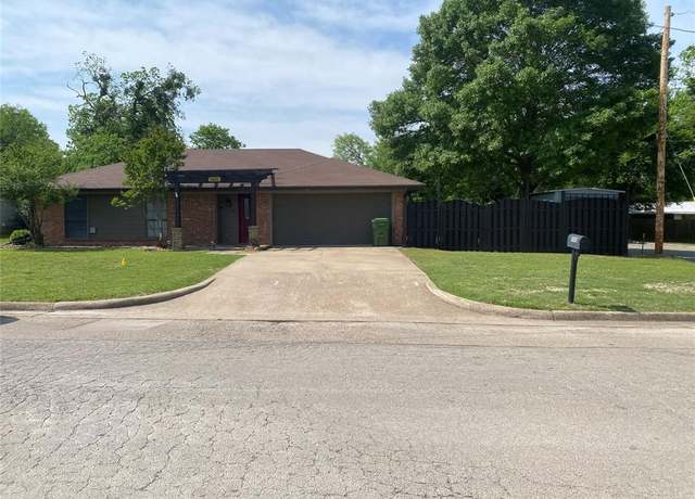 Property at 600 E Elm St, Glen Rose, TX 76043, 3 beds, 2 baths