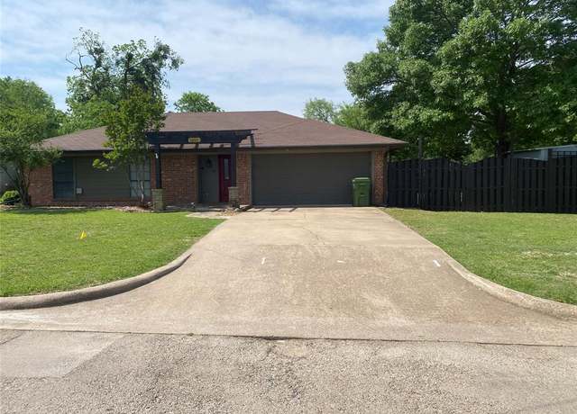 Property at 600 E Elm St, Glen Rose, TX 76043, 3 beds, 2 baths