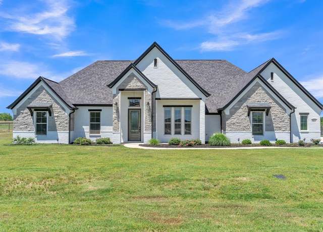Property at 3025 Infinity Dr, Weatherford, TX 76087, 4 beds, 2.5 baths
