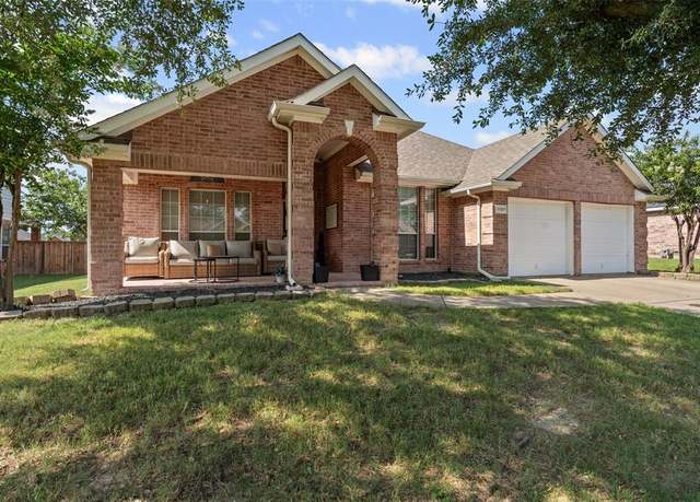 Property at 1107 Noblewood Dr, Glenn Heights, TX 75154, 4 beds, 2 baths